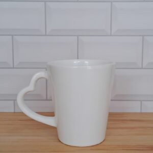 Taza Cónica Premium blanca asa corazón